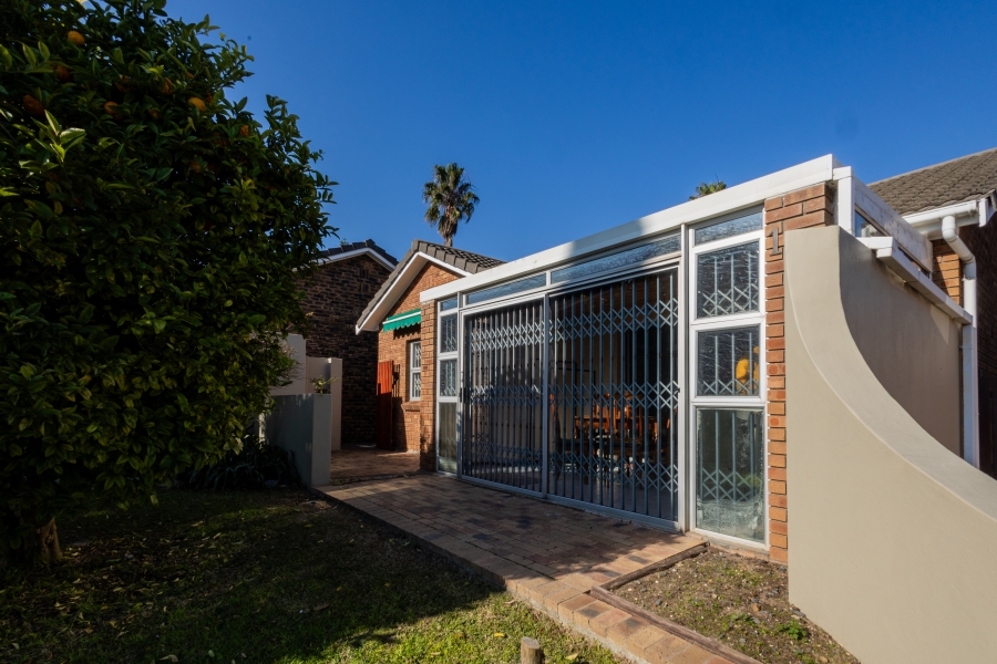 2 Bedroom Property for Sale in Kenridge Western Cape